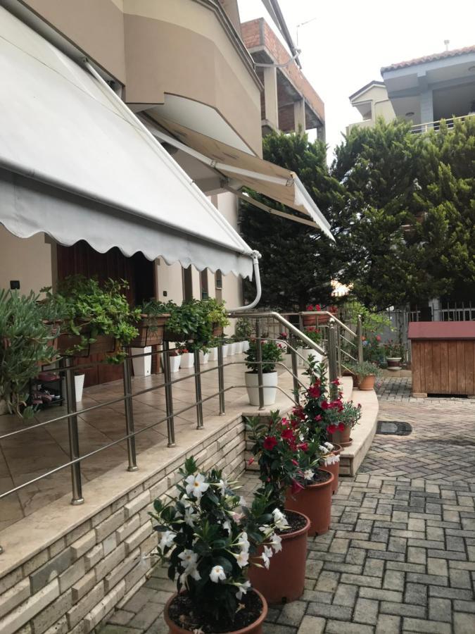 Guest House Il Palazzo ดูร์เรส ภายนอก รูปภาพ