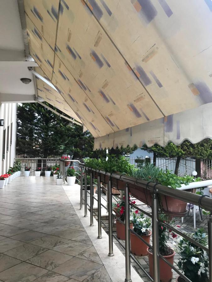 Guest House Il Palazzo ดูร์เรส ภายนอก รูปภาพ