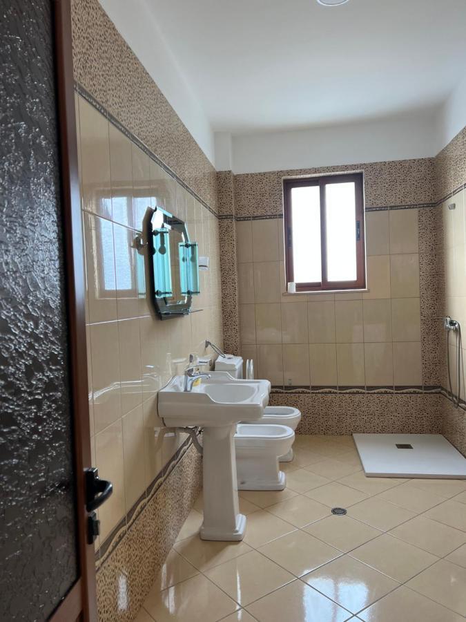 Guest House Il Palazzo ดูร์เรส ภายนอก รูปภาพ